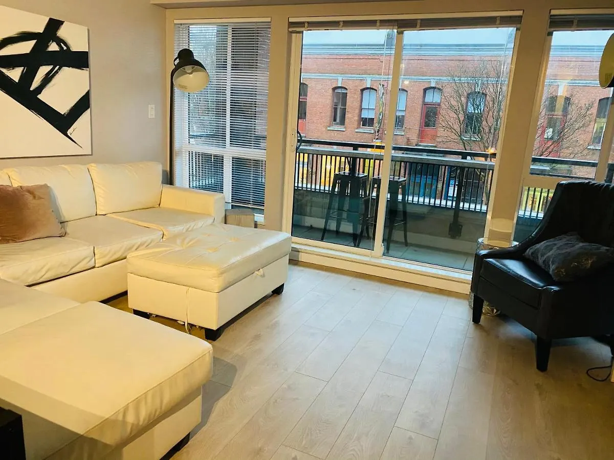 Apartment Downtown Heritage Condo With Parking Victoria Canada