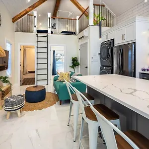 Kingsdale Designer Tiny House With Tesla Charger Holiday home Kitchener