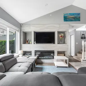 Stylish Dual Bedroom In Van West Holiday home Vancouver